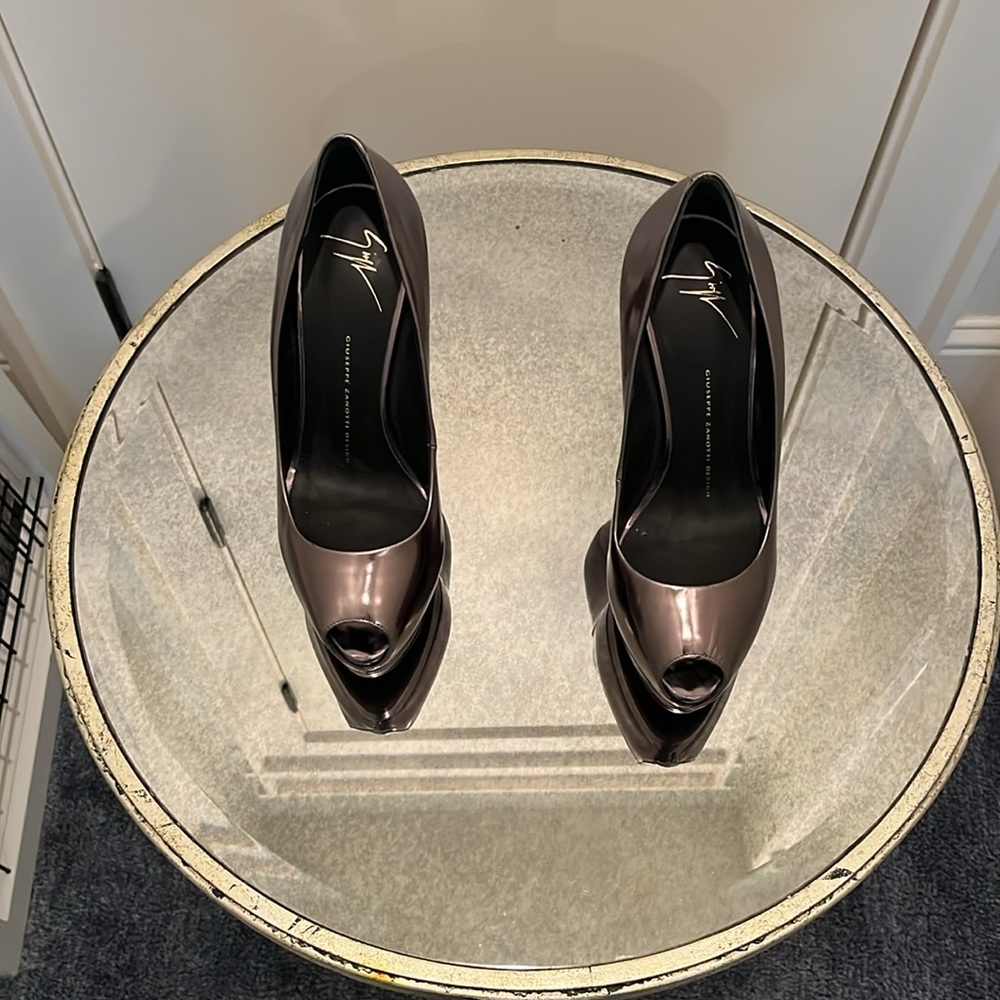 Giuseppe Zanotti Putty Patent Leather Pumps